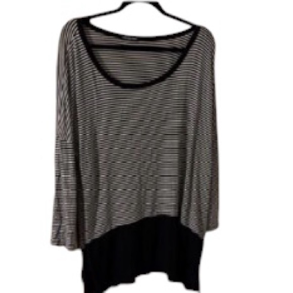 cha cha vente Tops - cha cha vente Black & White Striped Scoop Neck Tunic with Solid Hem
